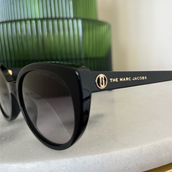 Round Cat Eye - Picture 2 of 5